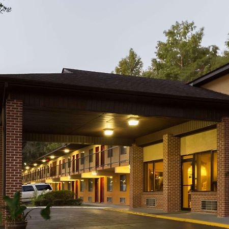 Howard Johnson By Wyndham Tallahassee Exterior photo